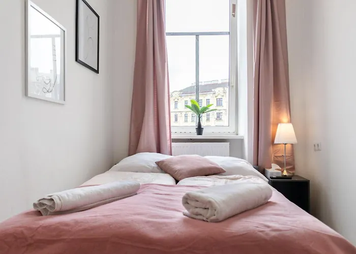 Cozy Budget Friendly Near Danube & 15 Mins To Center