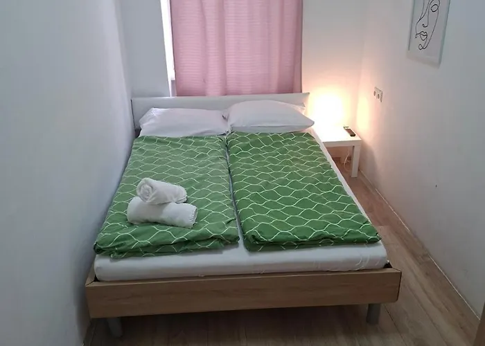 Διαμέρισμα Cozy Budget Friendly Near Danube & 15 Mins To Center