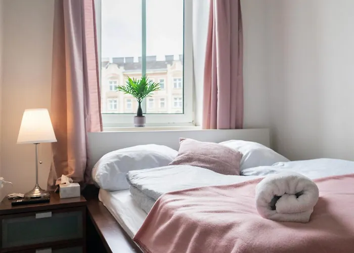 Cozy Budget Friendly Near Danube & 15 Mins To Center