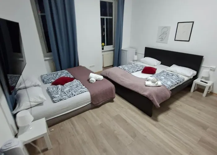Cozy Budget Friendly Near Danube & 15 Mins To Center Βιέννη