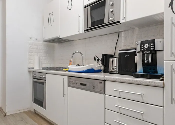 Cozy Budget Friendly Near Danube & 15 Mins To Center *