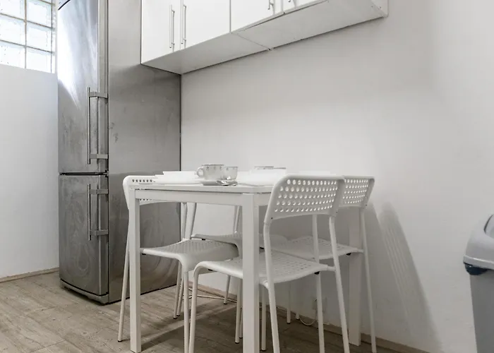 Cozy Budget Friendly Near Danube & 15 Mins To Center Apartment