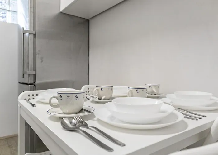 Cozy Budget Friendly Near Danube & 15 Mins To Center