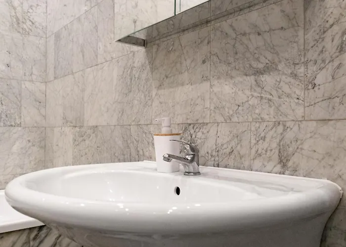 Cozy Budget Friendly Near Danube & 15 Mins To Center *
