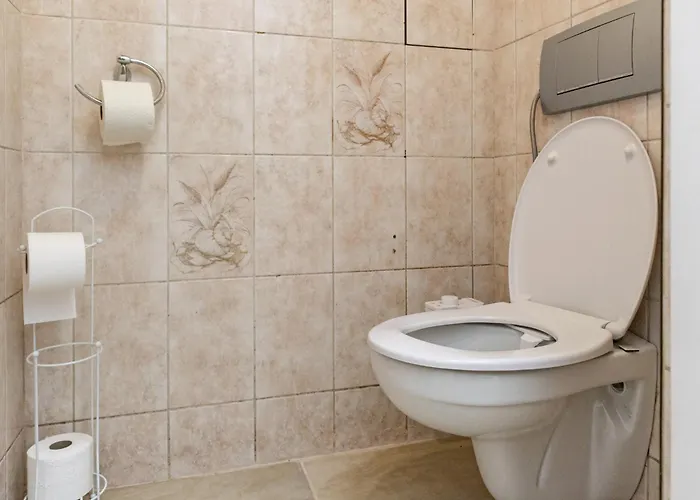 Cozy Budget Friendly Near Danube & 15 Mins To Center Διαμέρισμα *