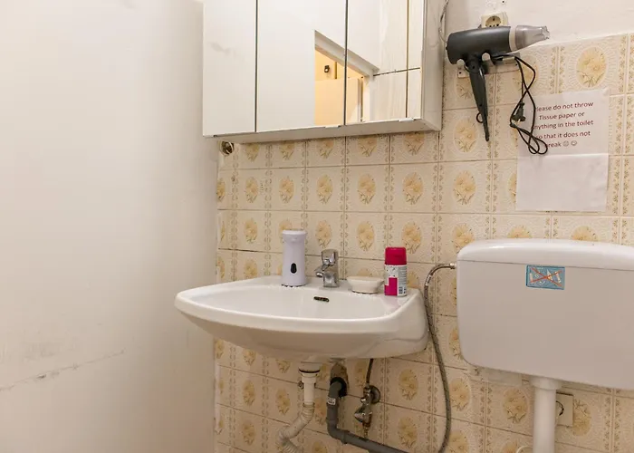 Cozy Budget Friendly Near Danube & 15 Mins To Center Διαμέρισμα *