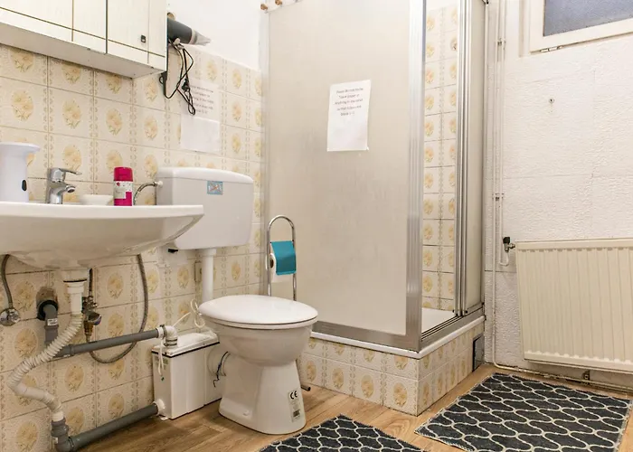 Apartment Cozy Budget Friendly Near Danube & 15 Mins To Center *