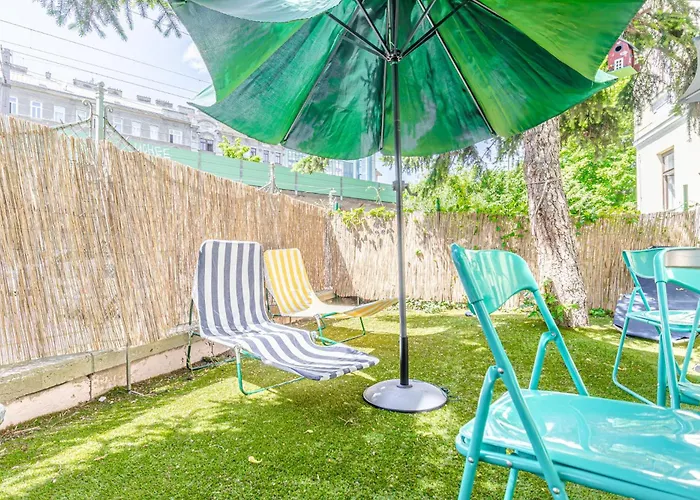 Cozy Budget Friendly Near Danube & 15 Mins To Center