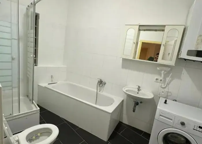 Cozy Budget Friendly Near Danube & 15 Mins To Center Vienne