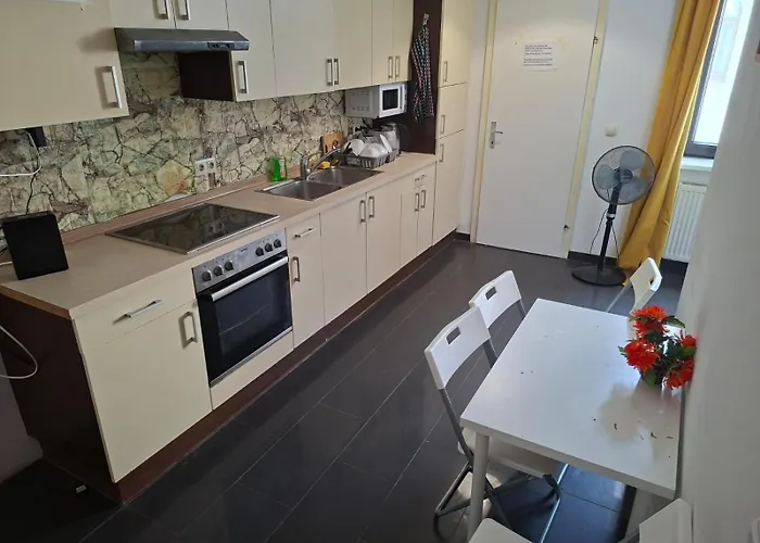 Cozy Budget Friendly Near Danube & 15 Mins To Center Vienne