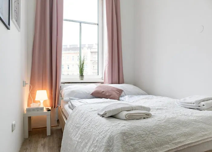 Cozy Budget Friendly Near Danube & 15 Mins To Center Βιέννη