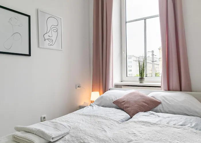 Cozy Budget Friendly Near Danube & 15 Mins To Center *